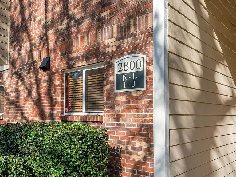 2800 Heathstead Pl #K — Photo 3