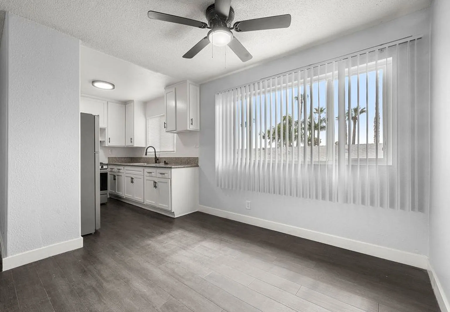 2 bed, 2.0 bath, 900 sqft, $2,026 — Photo 4