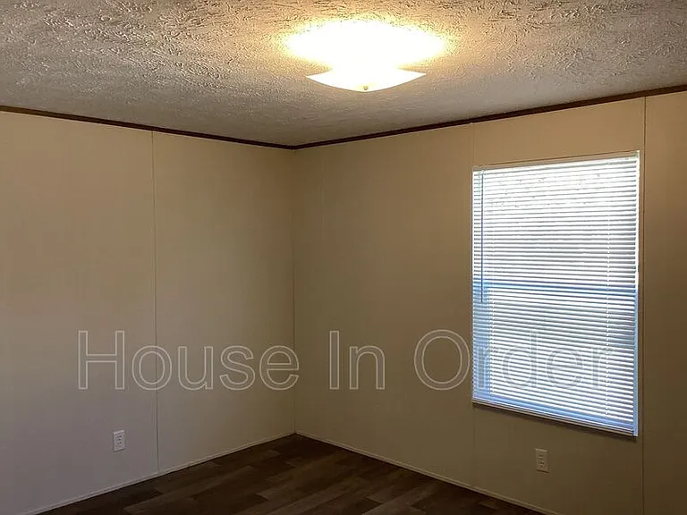 109 Shamrock Park Dr — Photo 7