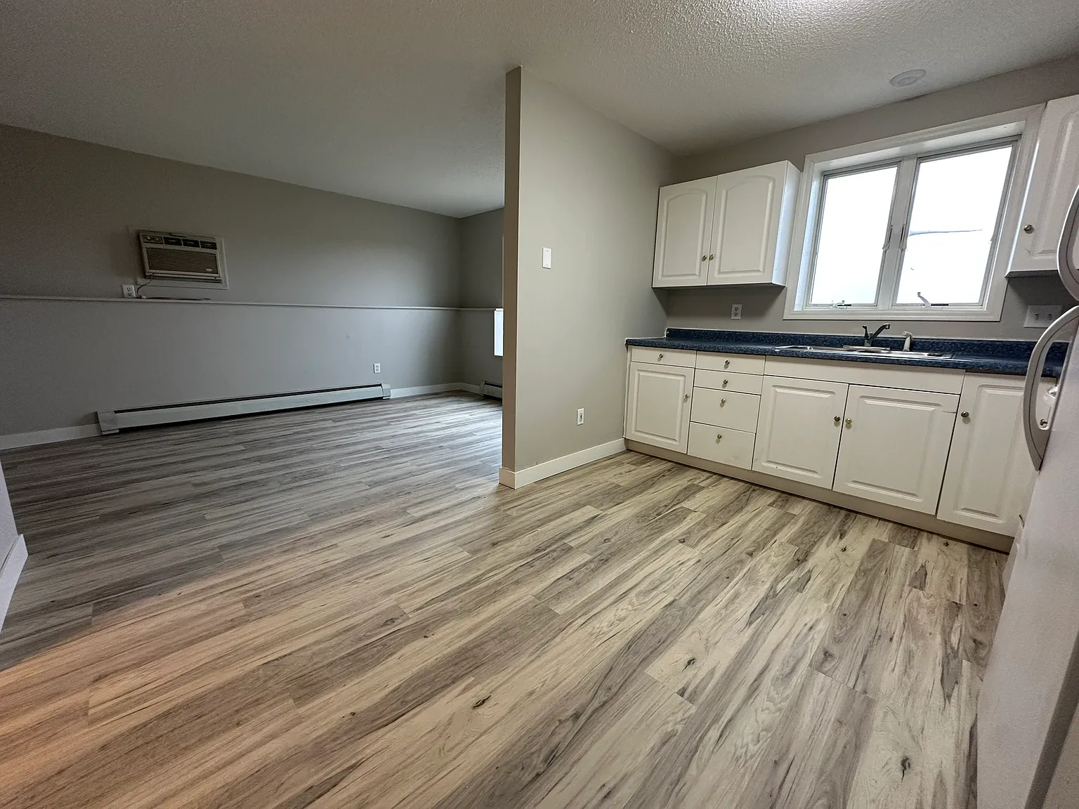 1095 West 6th Street - 4 — Photo 2