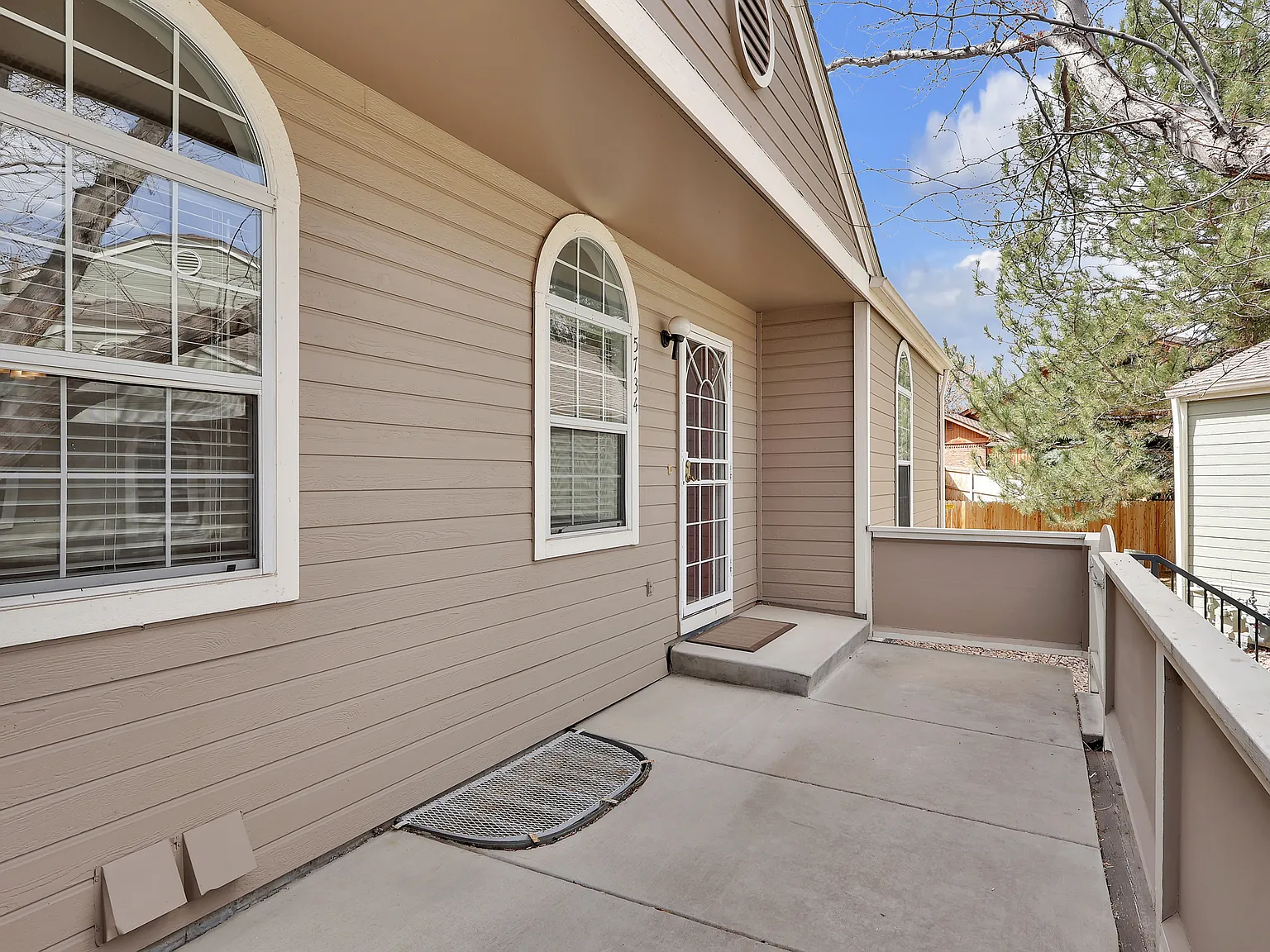 3 bed, 2418 sqft, $2,650 — Photo 4