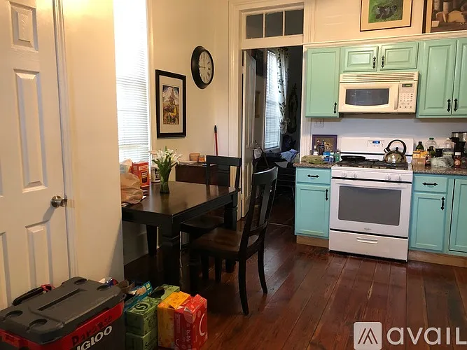3 bed, 950 sqft, $1,995 — Photo 3