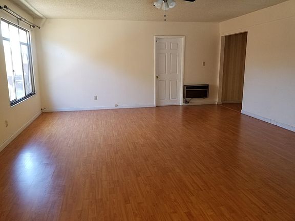 3rd image of 895 Lakewood Dr