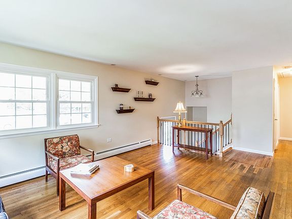 3rd image of 610 N Stephen Dr