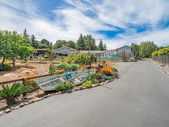 4th image of 460 Rancho Camino