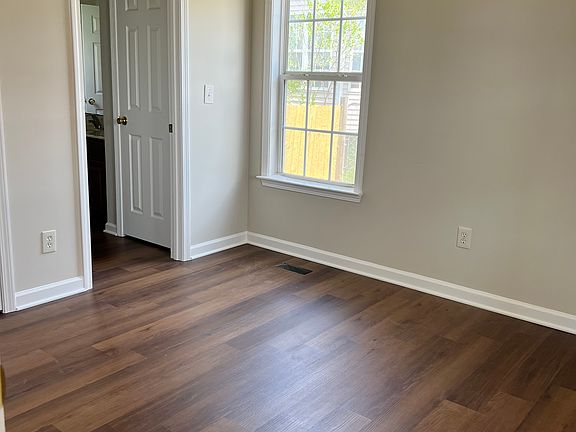 5th image of 894 Henrietta St