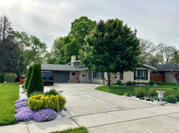749 Diane Ave, Elgin, IL 60123