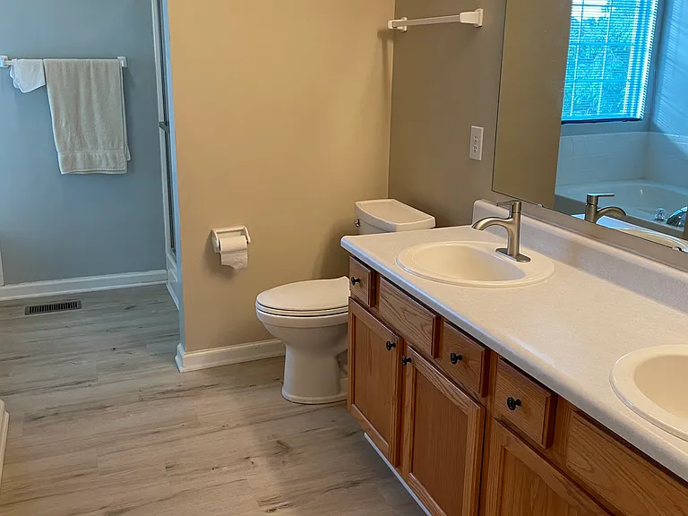 Master Bed Room Bath1