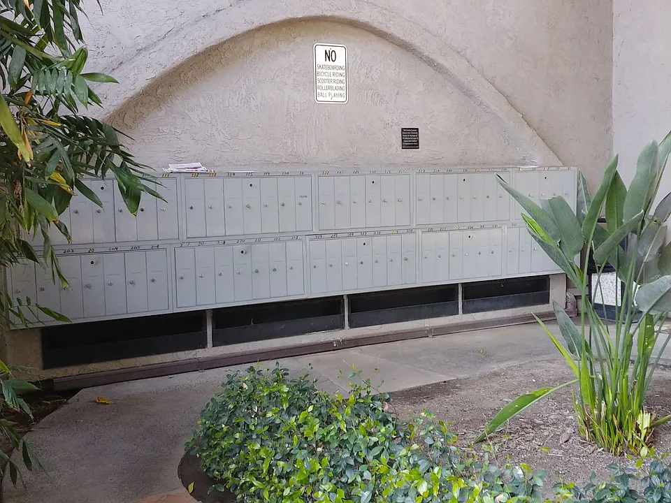 Building Photo 4