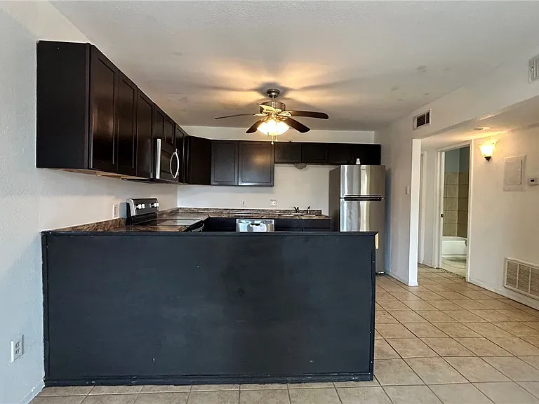 1004 Austin St #9 — Photo 4