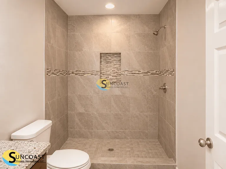 8054 Hastings St — Photo 6