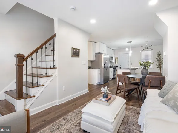 2855 Edgecombe Cir S, Baltimore, MD 21215