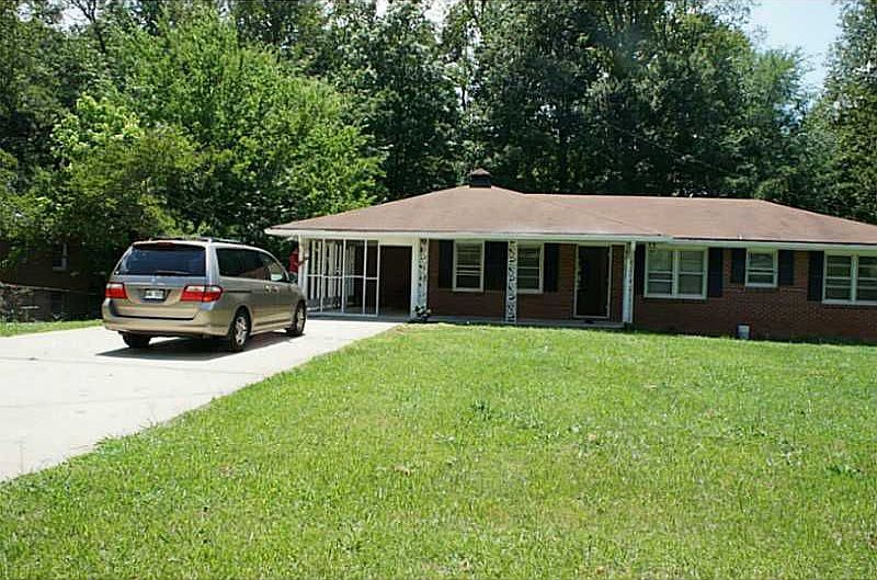 1st image of 383 White Oak Dr