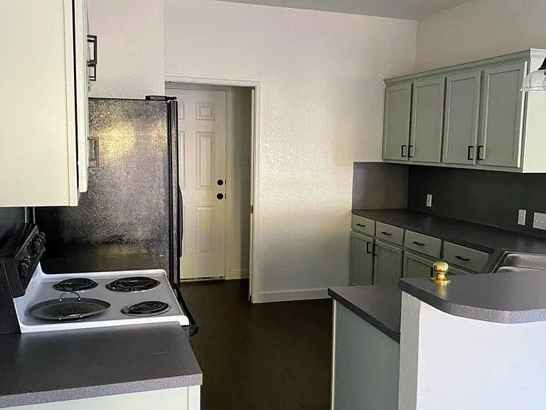6711 Gold Moss Cv #A — Photo 12