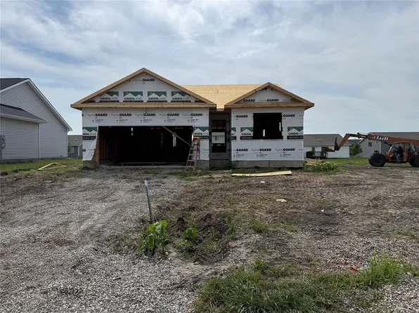 2207 White Oak Ln, Granger, IA 50109