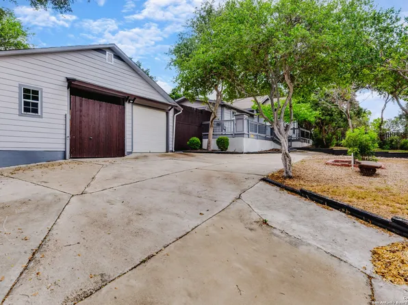 259 Park Dr, Lakehills, TX 78063