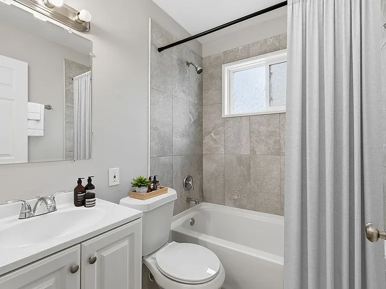 113 Lasalle St #3 — Photo 25