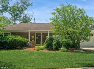 904 S Tower Dr, Mount Prospect, IL 60056