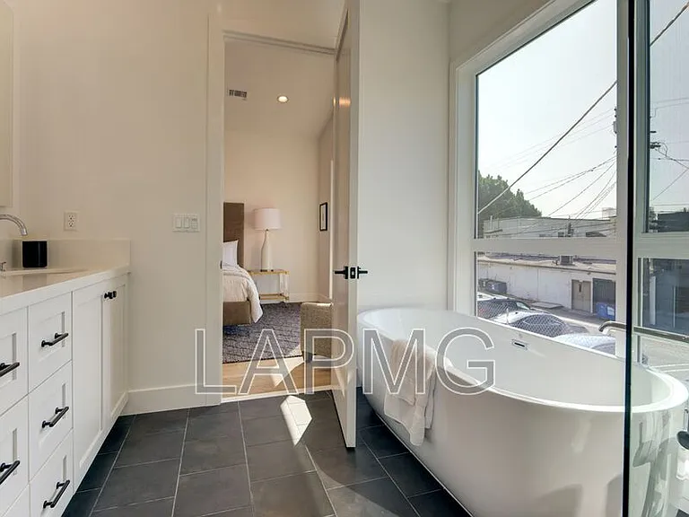 6016 Comey Ave #6016 — Photo 34