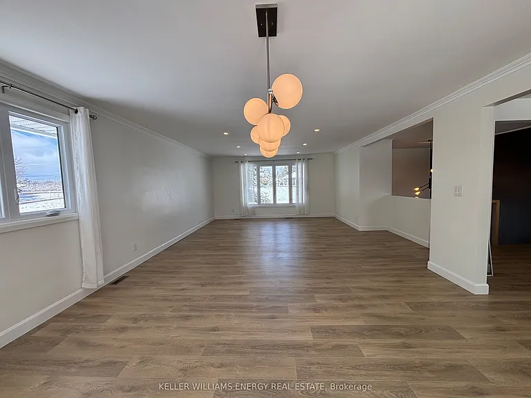 497 Wellington Main St — Photo 15