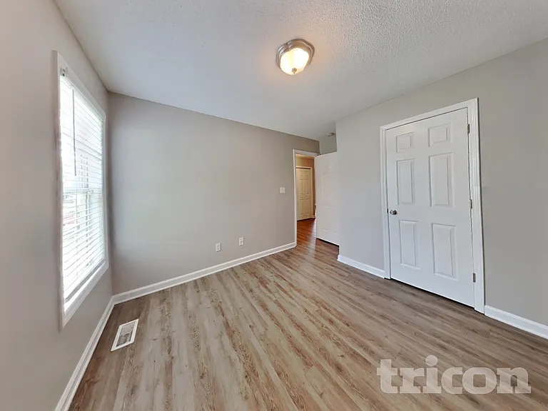2112 McKinnon Dr — Photo 16