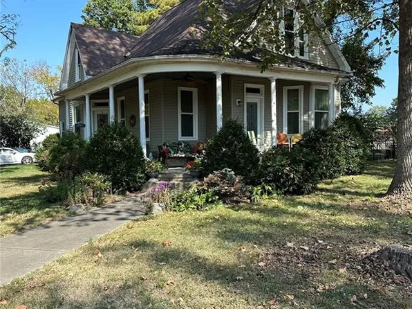 791 Clinton St, Carlyle, IL 62231