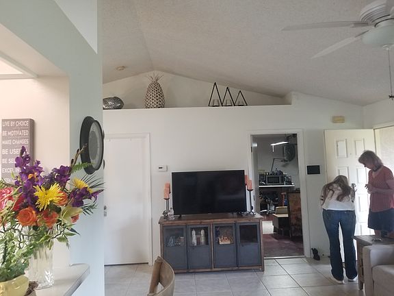 5th image of 1774 Mistletoe St