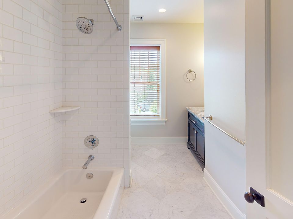 6-S-Valley-Rd-E-Bathroom_10152025