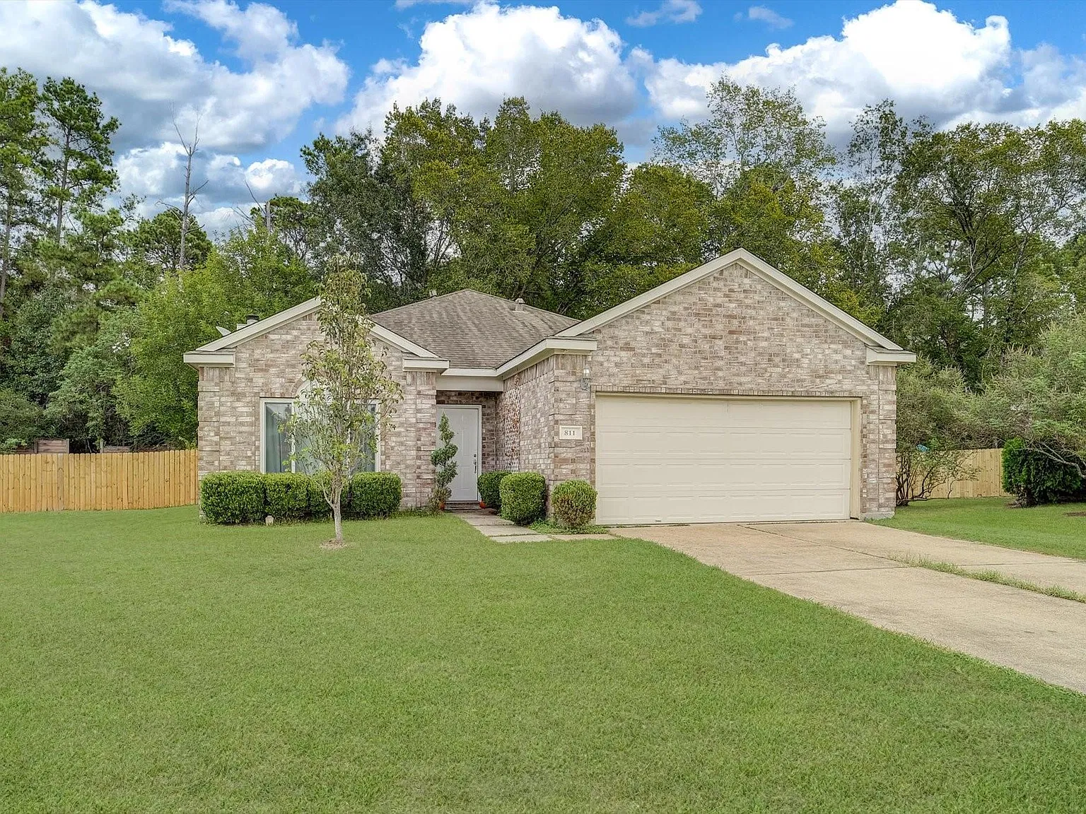 3 bed, 2.0 bath, 1515 sqft, $1,950 — Photo 2