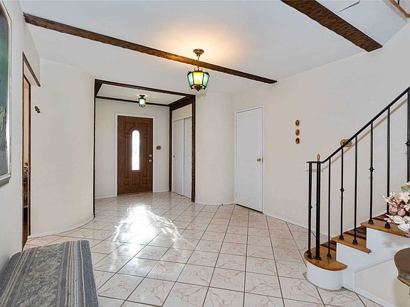 4th image of 39 Aster St