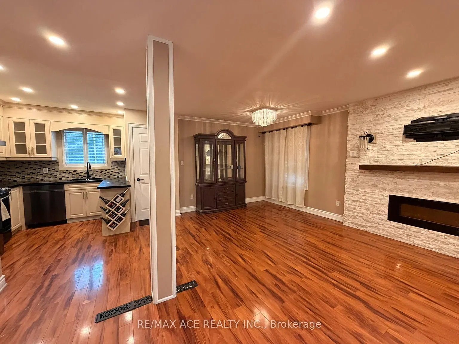 3 bed, $2,900 — Photo 2