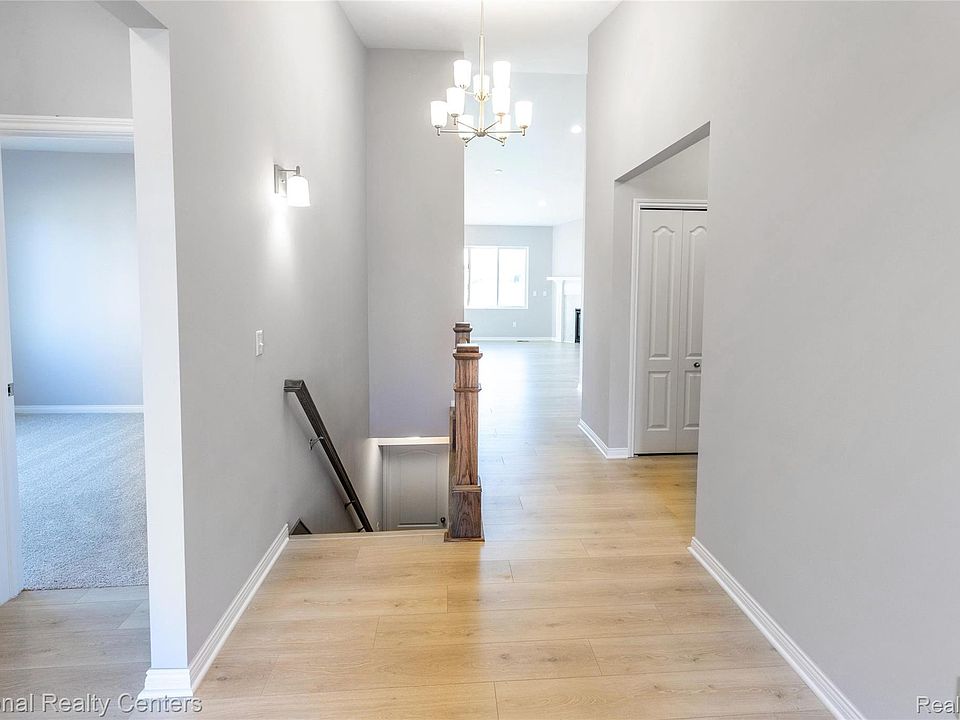 53182 Woodland Mdws, photo 2