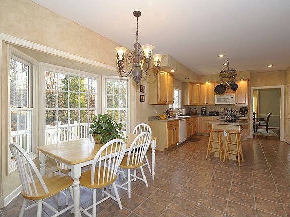 Gourmet Kitchen & Breakfast Area