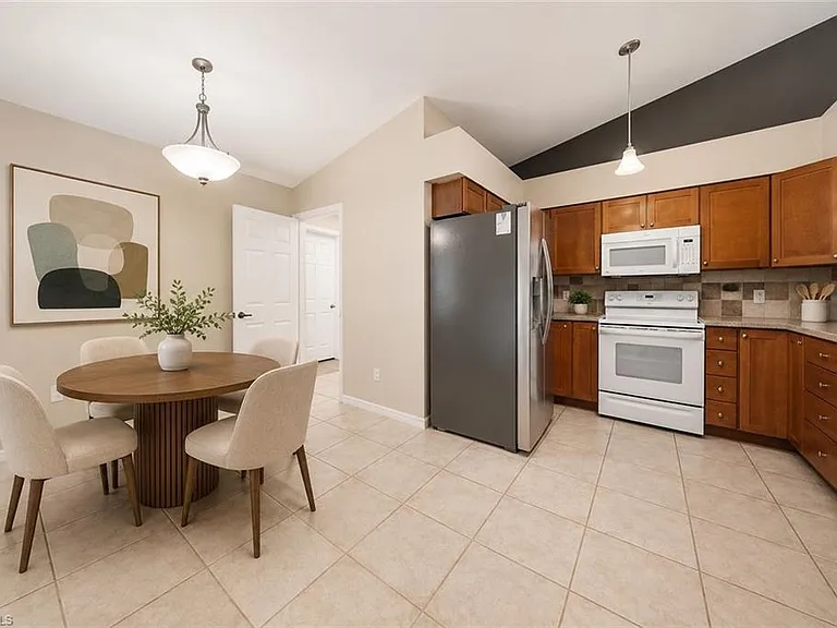 430 Saint Andrews Blvd #6 — Photo 27