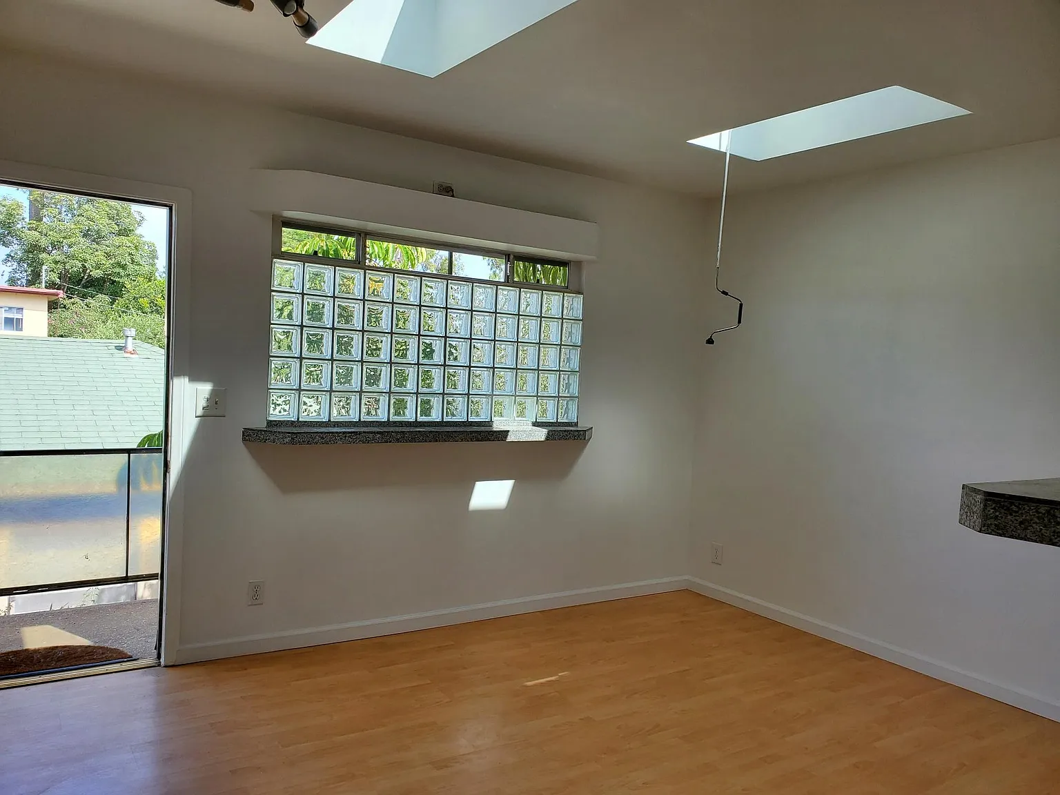 3 bed, 1000 sqft, $4,699 — Photo 3