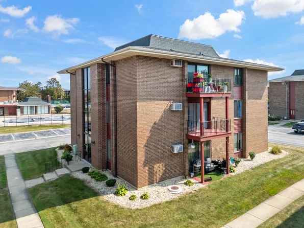 15732 Terrace Dr Unit R02, Oak Forest, IL 60452