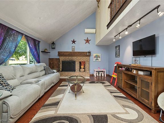 2nd image of 2565 Abbe Rd