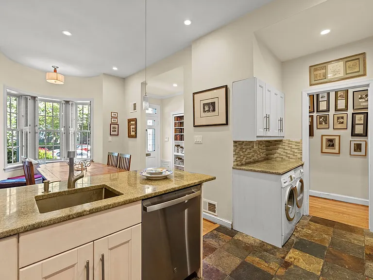 2426 I St NW — Photo 15