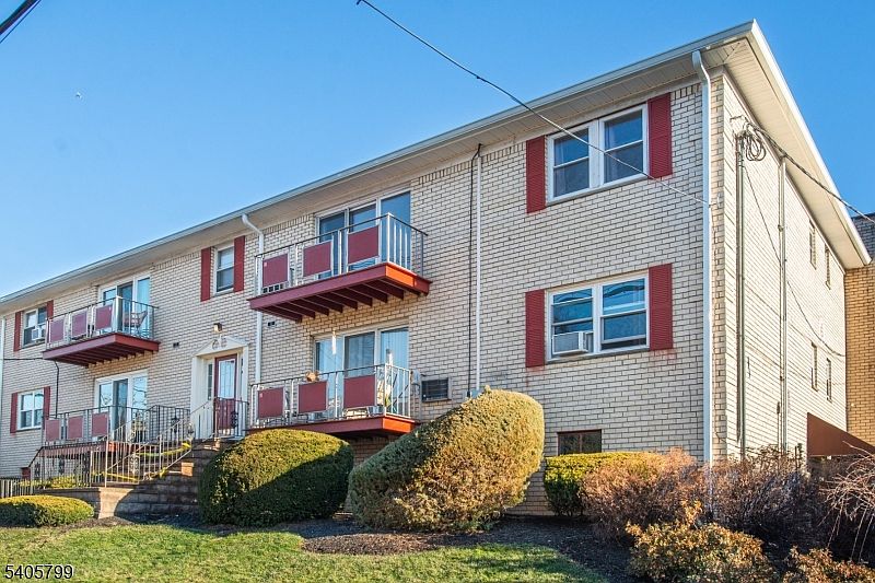 1st image of 348 Hoover Ave #92