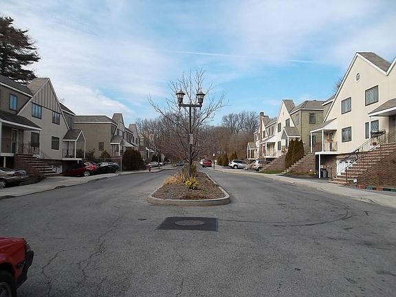 3rd image of 110 Pelhamdale Ave