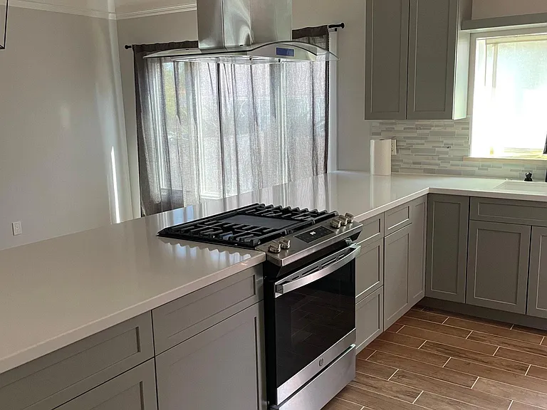 845 N Kilkea Dr — Photo 5