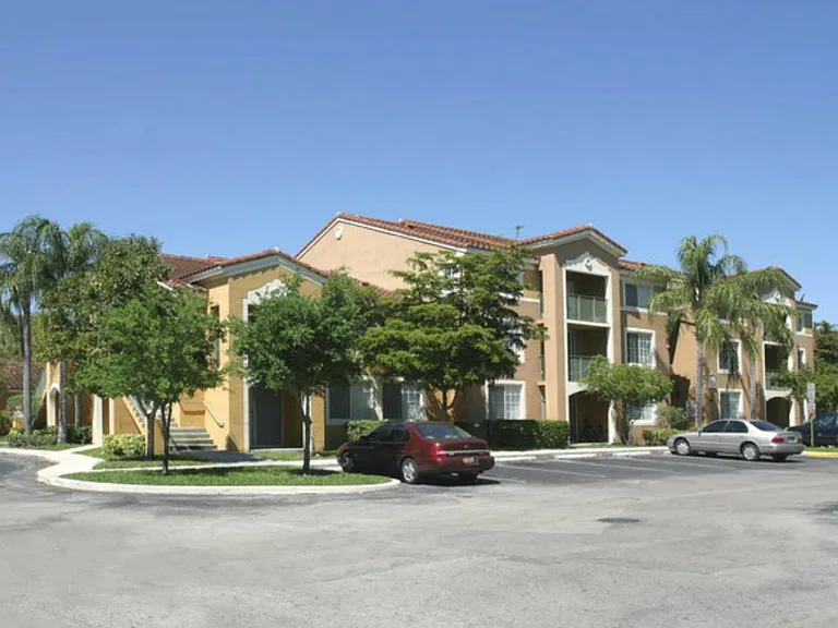 2021 Renaissance Blvd — Photo 4