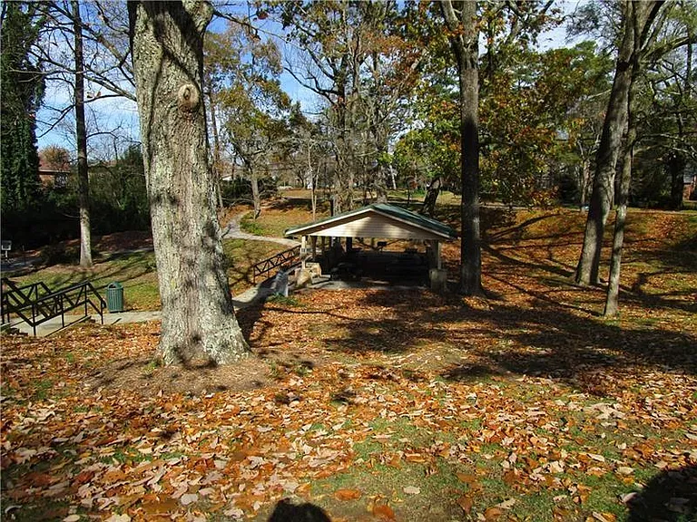 1235 Riverside Dr #F6 — Photo 37