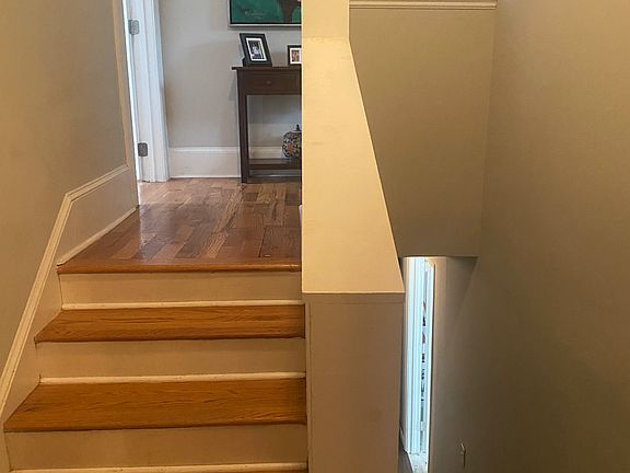 Hallway / Stairway to primary bedroom and spare bedroom upstairs.