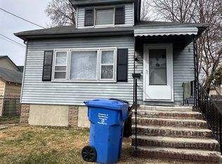 28 Bird Ave, Iselin, NJ 08830
