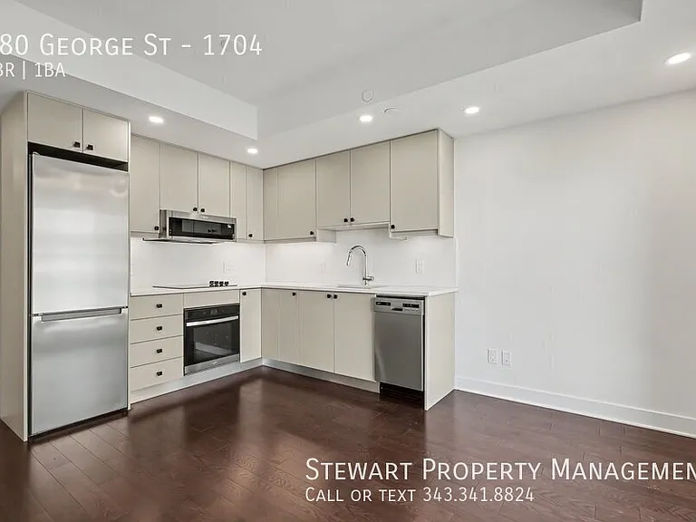 180 George St #1704 — Photo 3