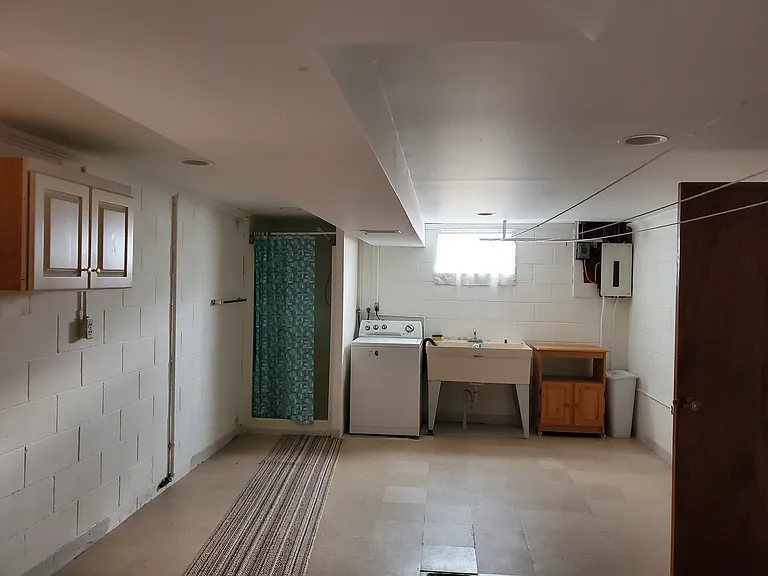 229 Elaine St — Photo 8
