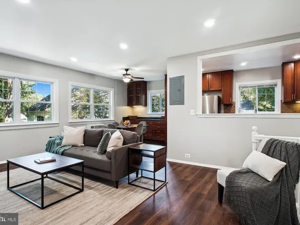 3514 Martha Custis Dr, Alexandria, VA 22302
