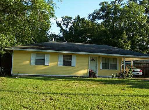 1st image of 122 Woodland Cres