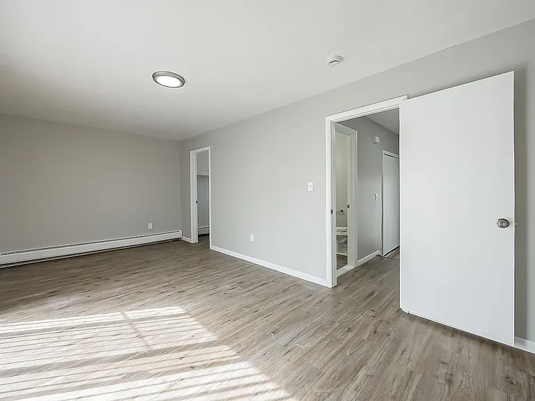 149 Huronview Ct — Photo 8
